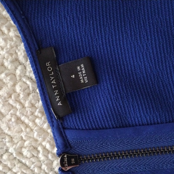 Ann Taylor Dress. Size 4 - Picture 3 of 6